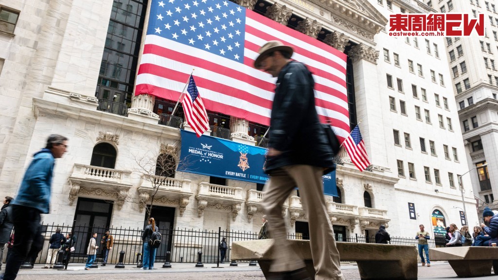 Anthropic與OpenAI在新AI代理工具的大戰觸動華爾街神經，同時加深「AI取代效應」的憂慮。