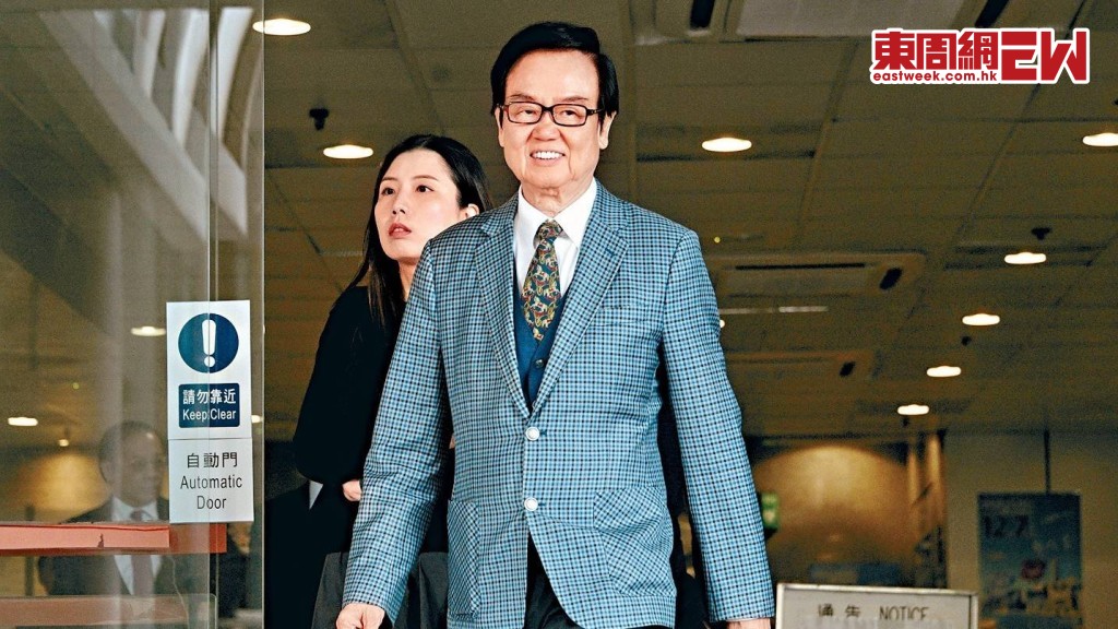 黃百鳴(原名黃栢鳴)涉在 「天馬影視」賣盤之前，慫恿胞妹在買賣，被證監會控告涉及內幕交易，今被裁定罪名成立。
