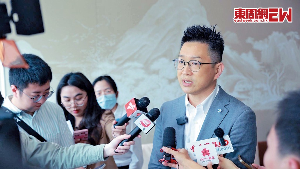 香港安老服務協會主席魏仕成表示院舍已主動協助院友申請。