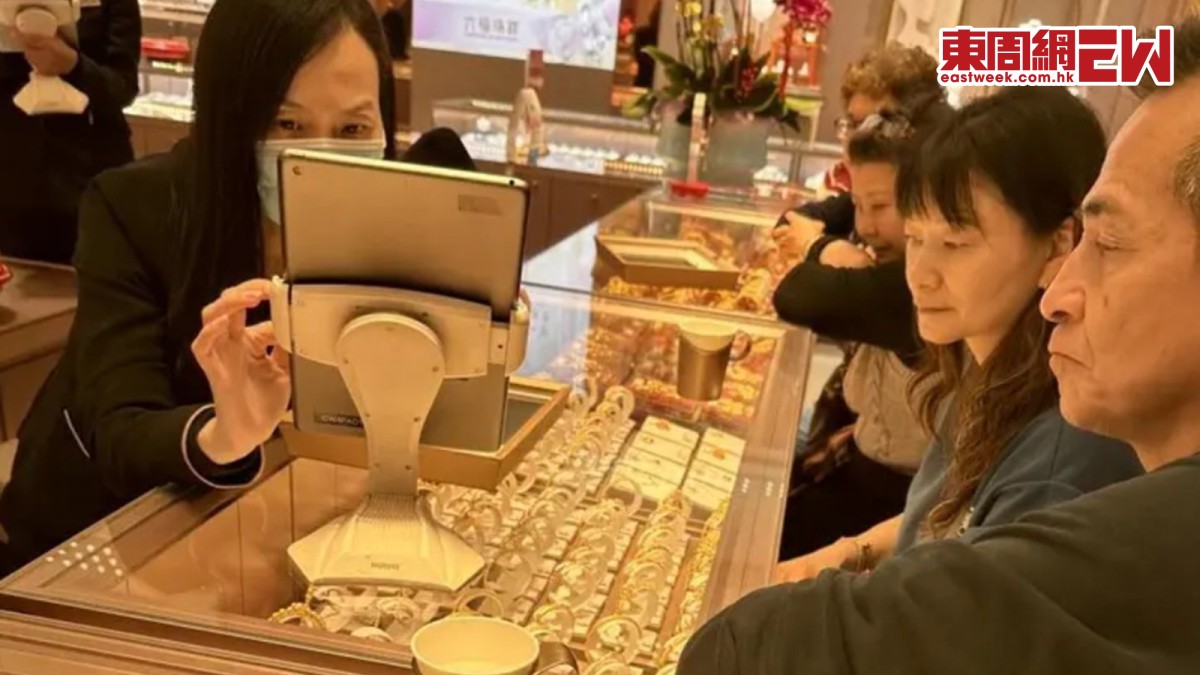 湧香港買金｜內地客逼爆金舖廣西旅客﹕每克便宜70元人民幣