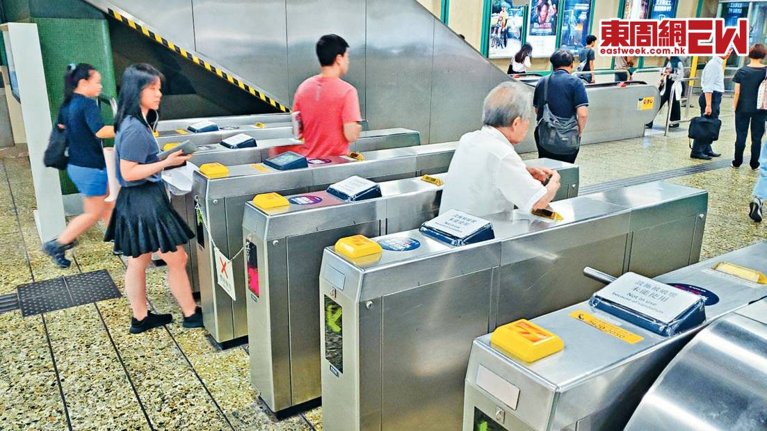 內地「吊靴鬼」擬搭霸王港鐵 港女化身「守門員」霸氣擊退